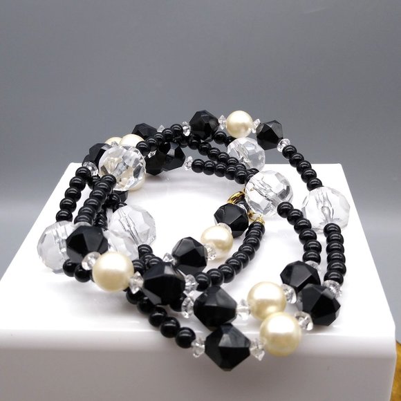 Avon Fabulous Facets Beaded Necklace, Faceted Black and Clear Acrylic Beads - Picture 3 of 5